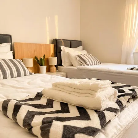 Modern 2br Near Old Bridge Διαμέρισμα *
